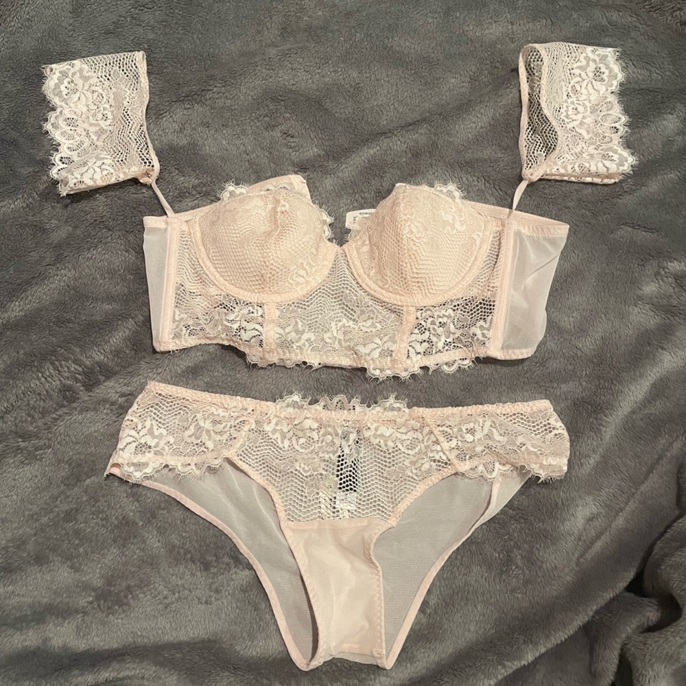 Elegant Lace Lingerie Set in Light Pink